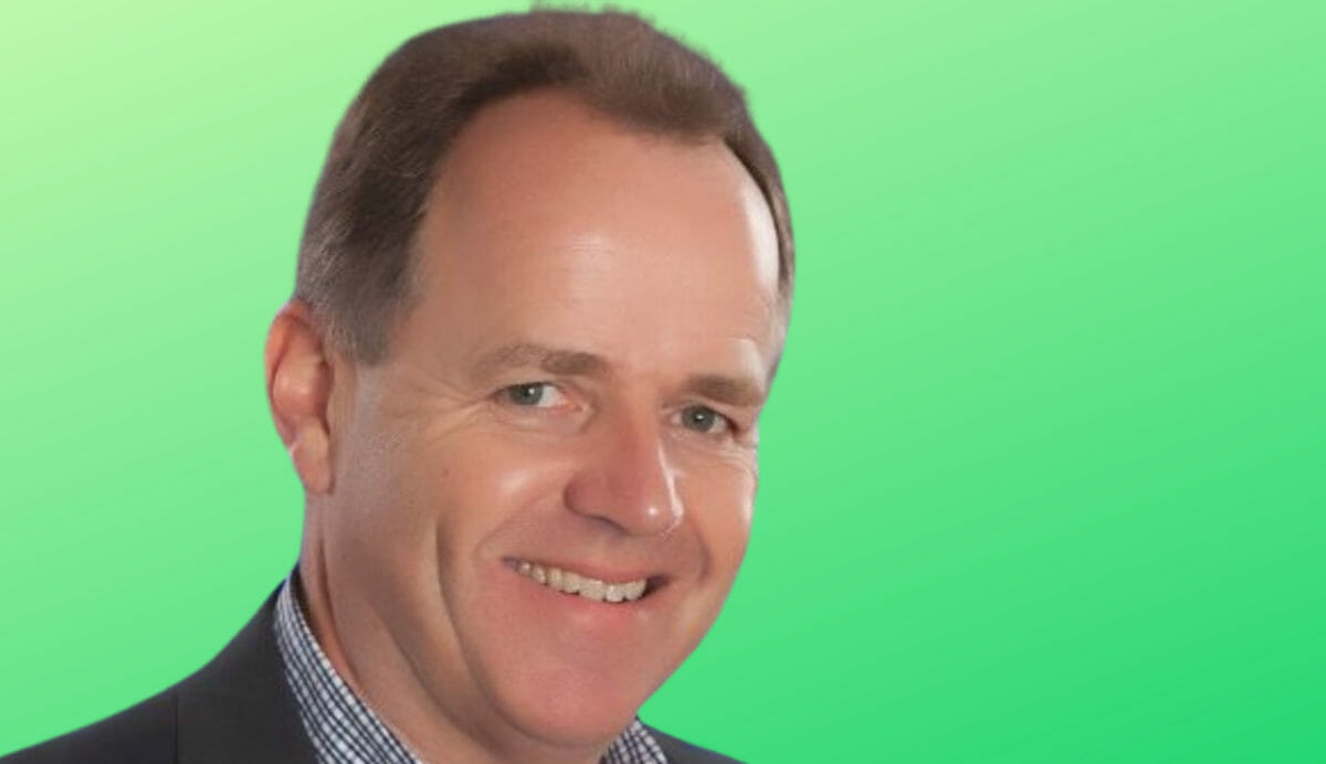 Adviser numbers down, but rate of decline slows