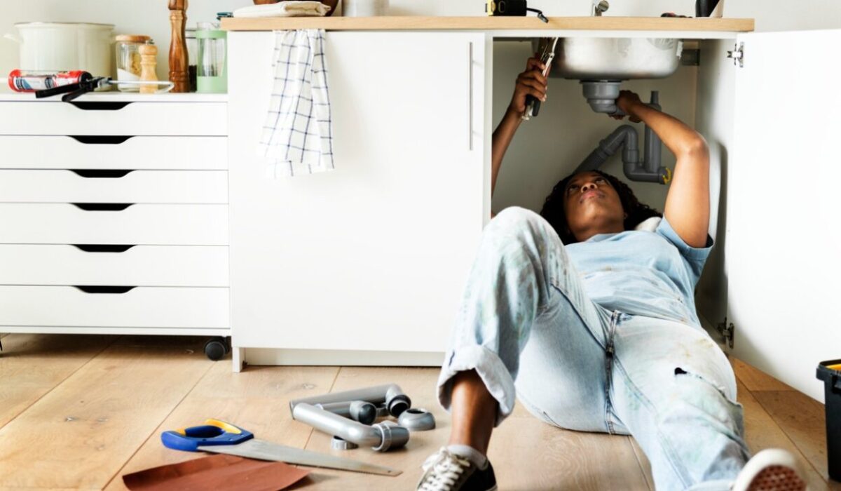 Adviser-built portfolio FUA explodes, but fewer take DIY route