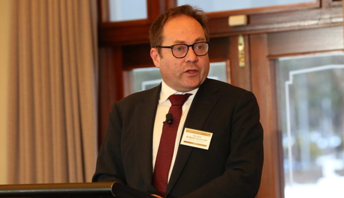 MIS consultation zeros in on high-risk super switching