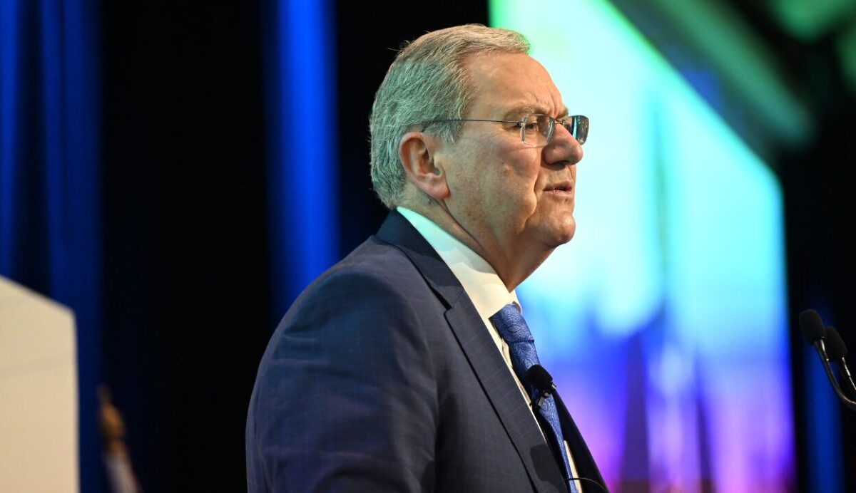 End ‘conveyor belt of consumer harm’ by unlicensed lead generators: Longo